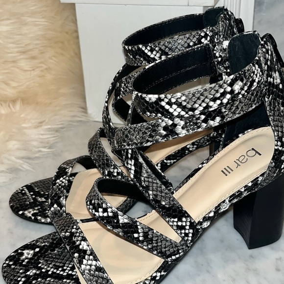 BAR III Women’s Blythe Block Snake Skin Strappy Heels Size 8 - Picture 2 of 11